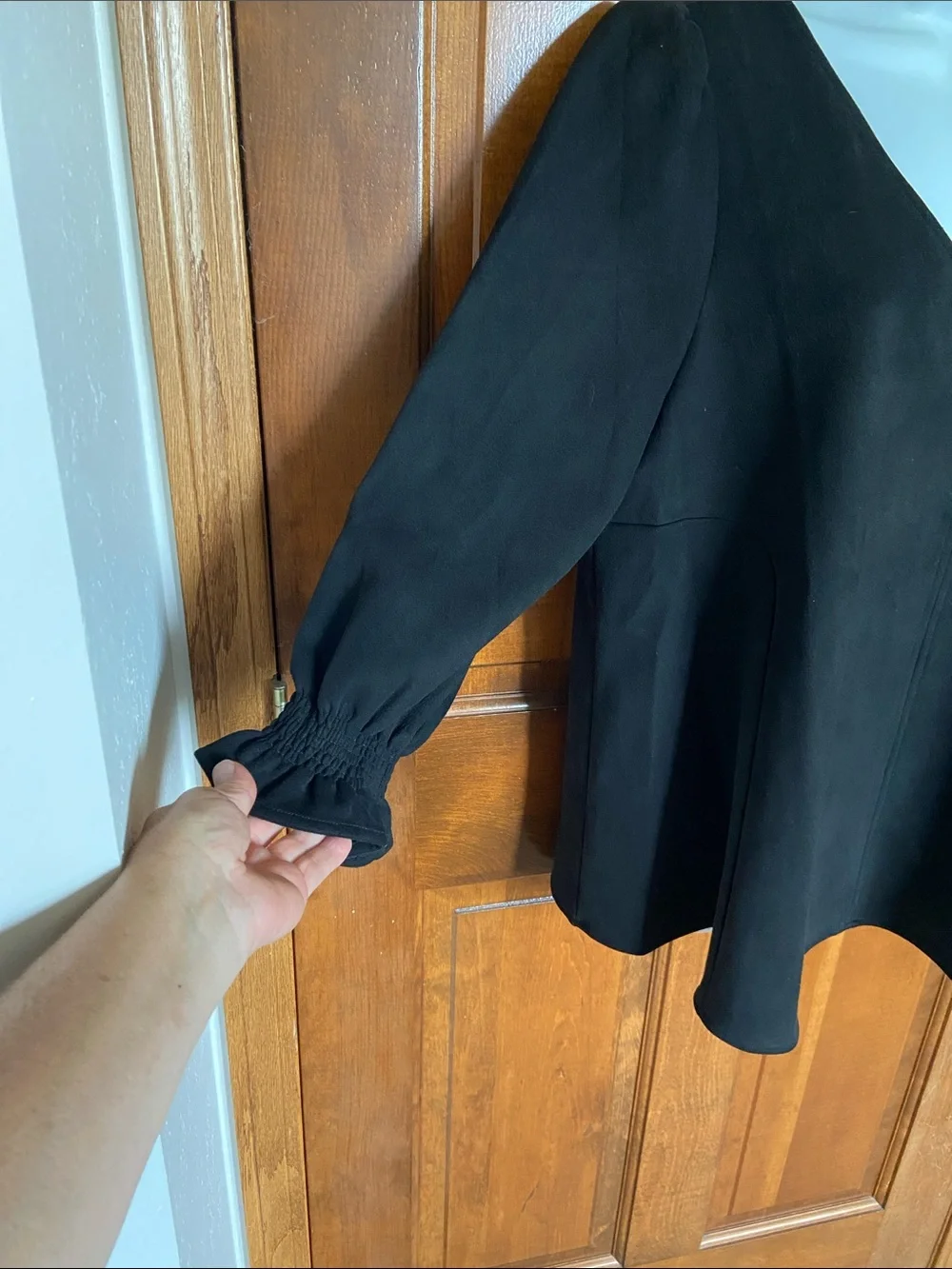 Tuckernuck Pomander Place Blouse Blouse Ruffle Cuff Vegan Black Size Large